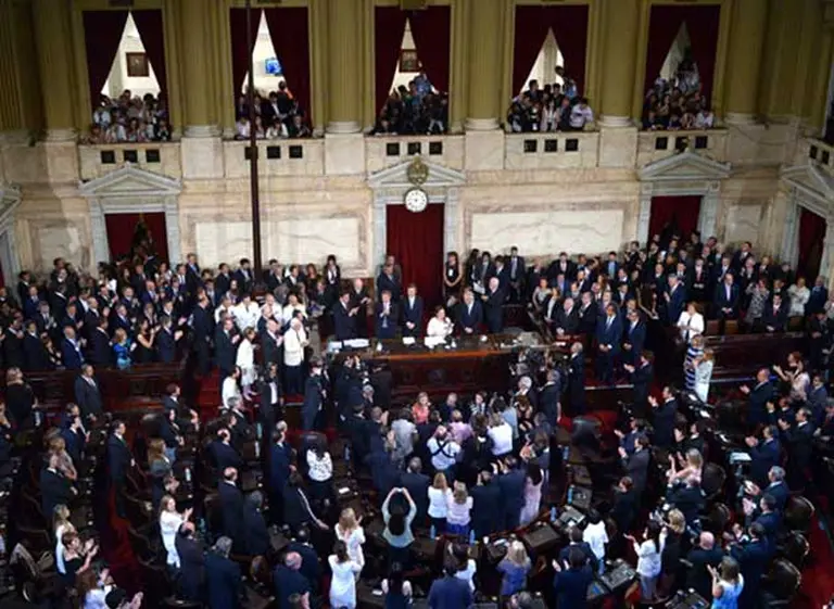 Los dirigentes del Frente para la Victoria que se le rebelaron a Cristina y fueron a ceremonia de jura