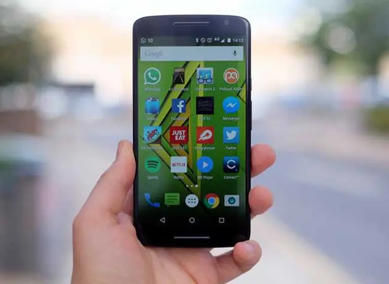 Motorola agranda su familia en la Argentina con el nuevo X Play, un "smartphone" con baterí­a de larga duración