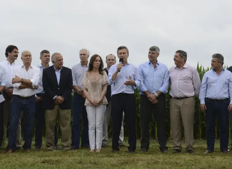 Mauricio Macri anunció la eliminación de las retenciones agrí­colas, pero remarcó: "Hay que pagar los impuestos"