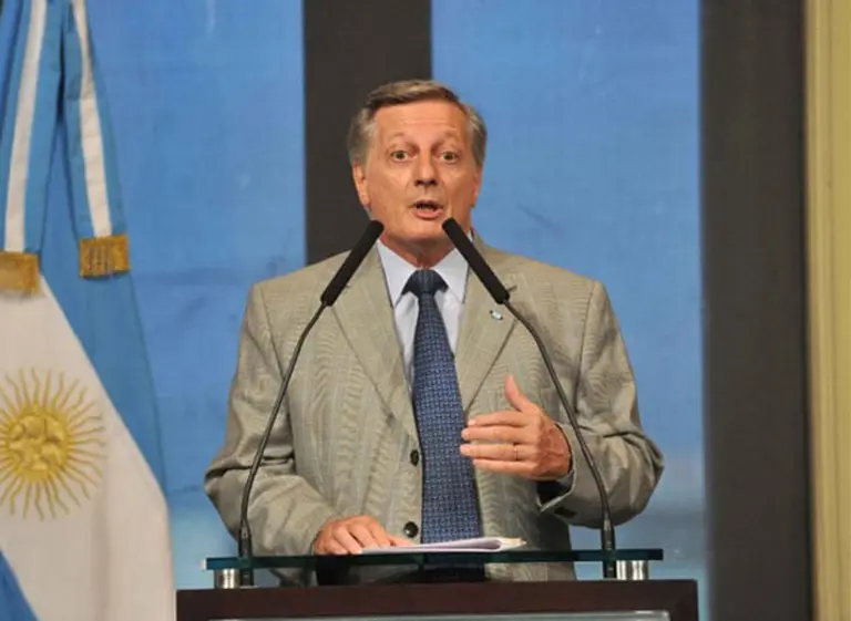 Efecto Aranguren: el Gobierno le adjudicó 7 de las 8 licitaciones a Shell