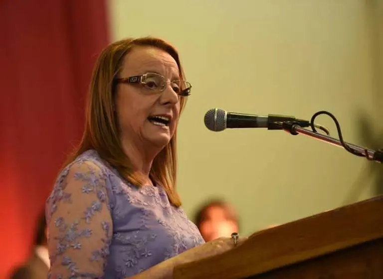 Para Alicia Kirchner, serí­a un "error inconmensurable" si Macri frena las represas