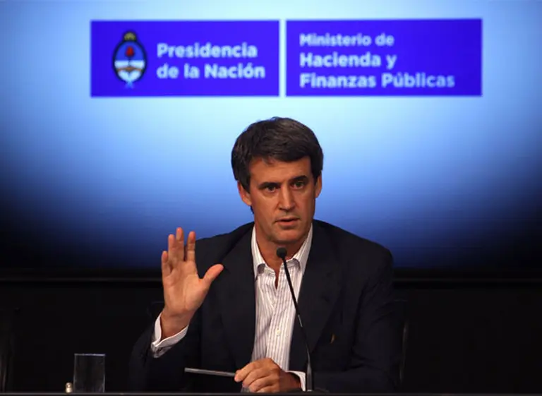Prat Gay blanqueó el déficit fiscal en 7 puntos del PBI, fijó meta de inflación en 25% y ratificó subas de tarifas