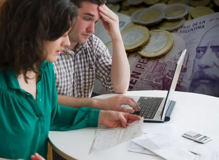 La comodidad y el apuro tienen su precio: un crédito "rápido" online puede costar más de 7.000% anual