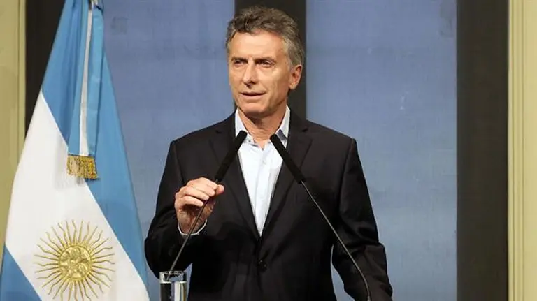 Denuncian penalmente a Macri por "cataratas" de decretos