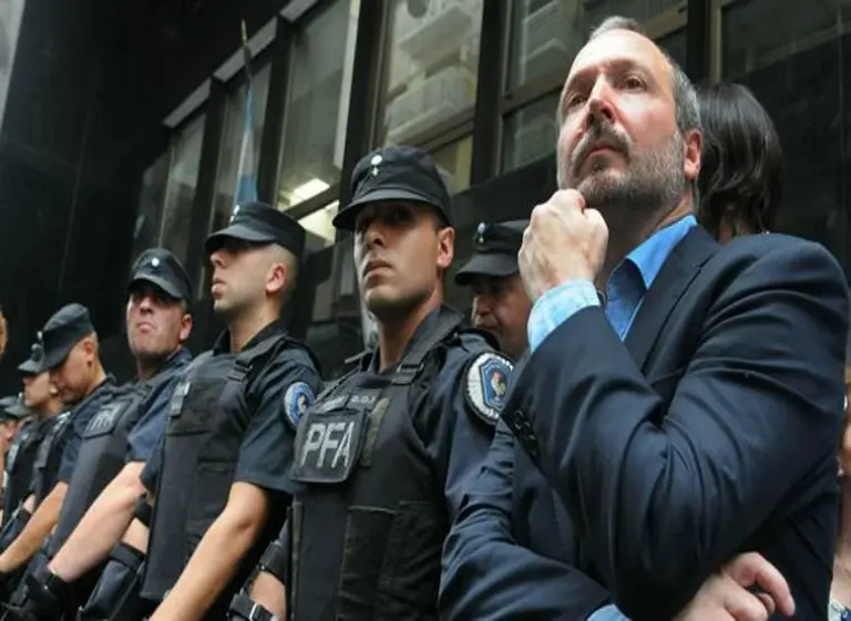 Sabbatella va camino al juicio por la adecuación del Grupo Clarí­n
