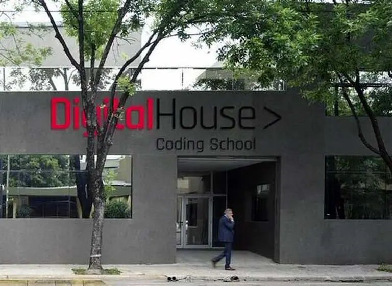 Empresarios abren escuela de programación para reducir déficit de profesionales tecnológicos