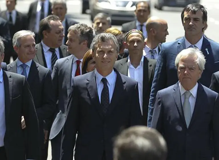 Encuesta: Mauricio Macri tiene mejor imagen que su Gobierno