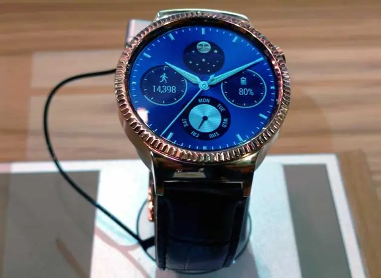 Los "smartwatches" apuestan al diseño y el lujo para seducir a consumidores reacios y difí­ciles