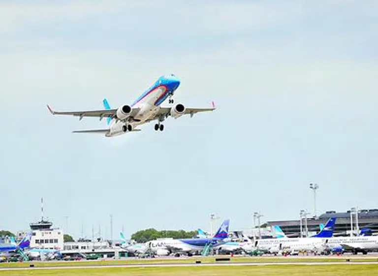 Reducirán a la mitad los vuelos internacionales en Aeroparque