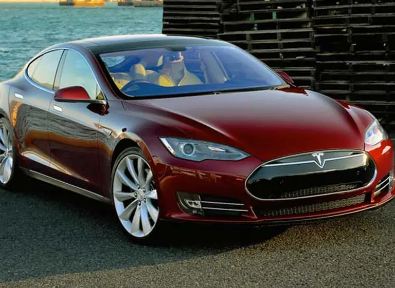 Tesla revelará el 31 de marzo su primer auto masivo, el Model 3