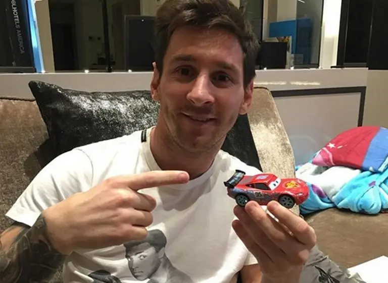 Irónico, Messi desmintió haber comprado el auto más caro de la historia