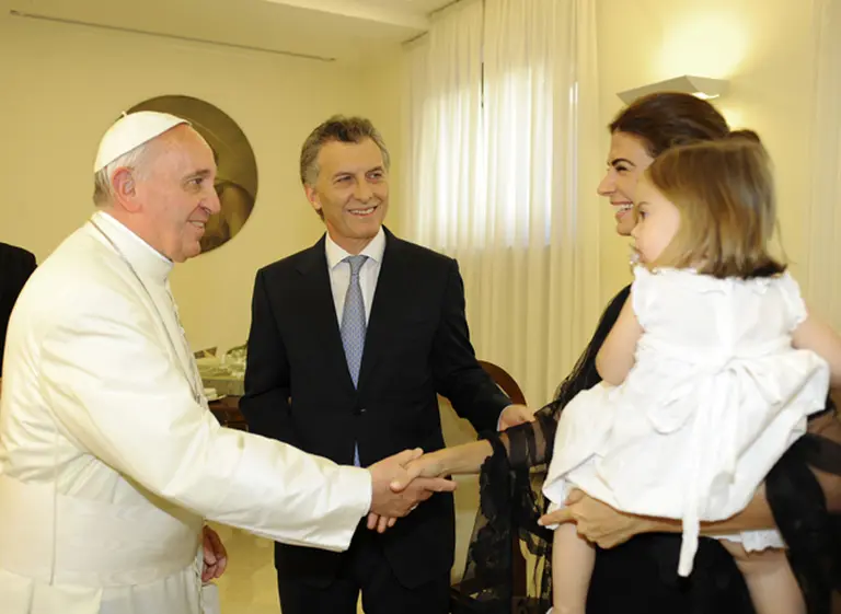 Macri va en busca de la foto con el Papa Francisco para completar la imagen de su realineamiento internacional