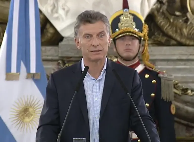 Menos diez: por situación económica y medidas impopulares, cae al 60% la imagen positiva de Macri