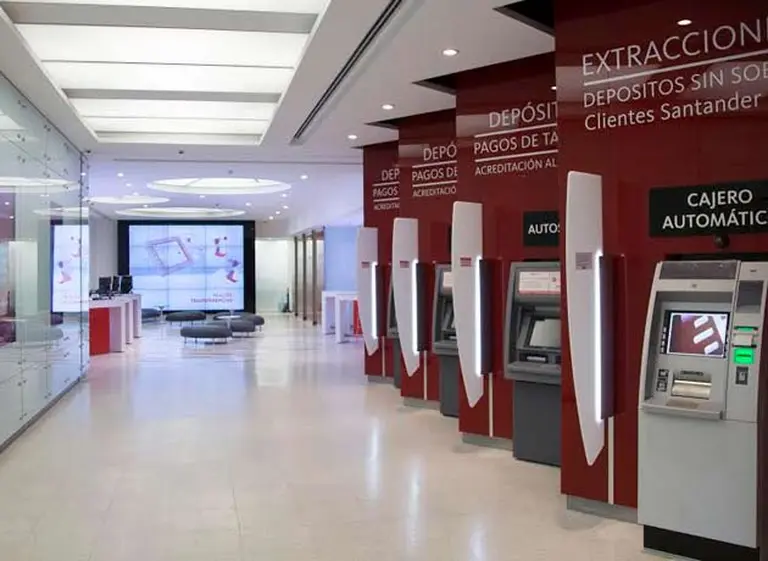 ¿Adiós al "de 10 a 15 horas"? Llega al paí­s un nuevo modelo de oficina bancaria