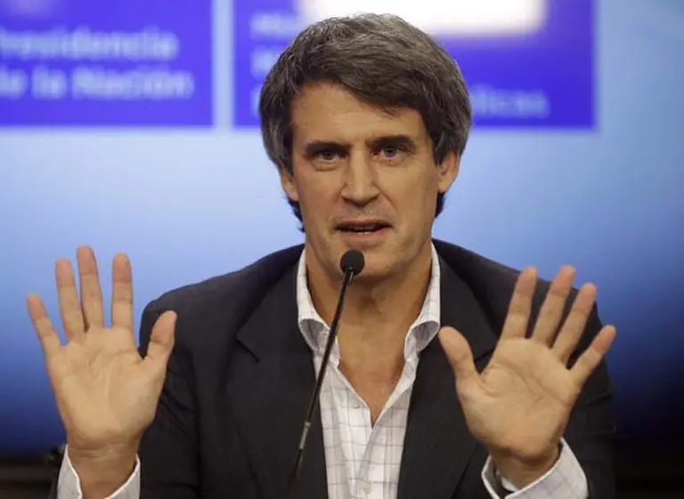 Prat-Gay espera que la quita de intereses se acerque al 60% al pagar a los fondos buitre