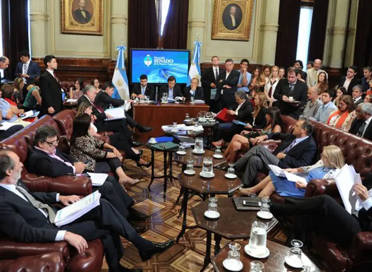 El aguinaldo ahora quedó en el medio de la discusión de la reforma