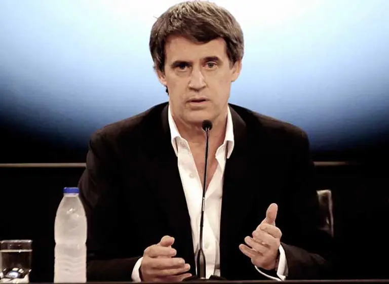 El Gobierno logró bajar el déficit un 24% en el primer bimestre