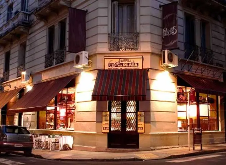 Ojo de bife, provoleta, Malbec: la aventura gastronómica de la primera dama en una parrilla de San Telmo