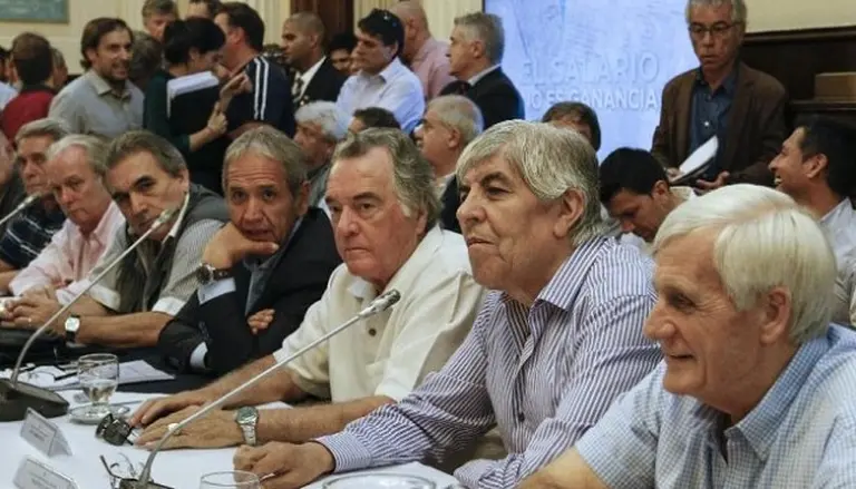 Senadores K se comprometieron a "acompañar" ley contra despidos y cambios en Ganancias