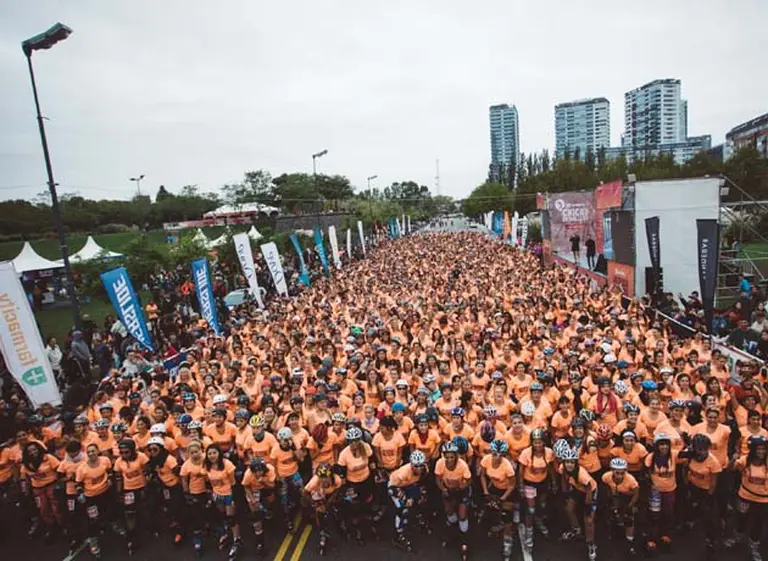 Más de 3000 mujeres participaron de la carrera "Chicas en Rollers"
