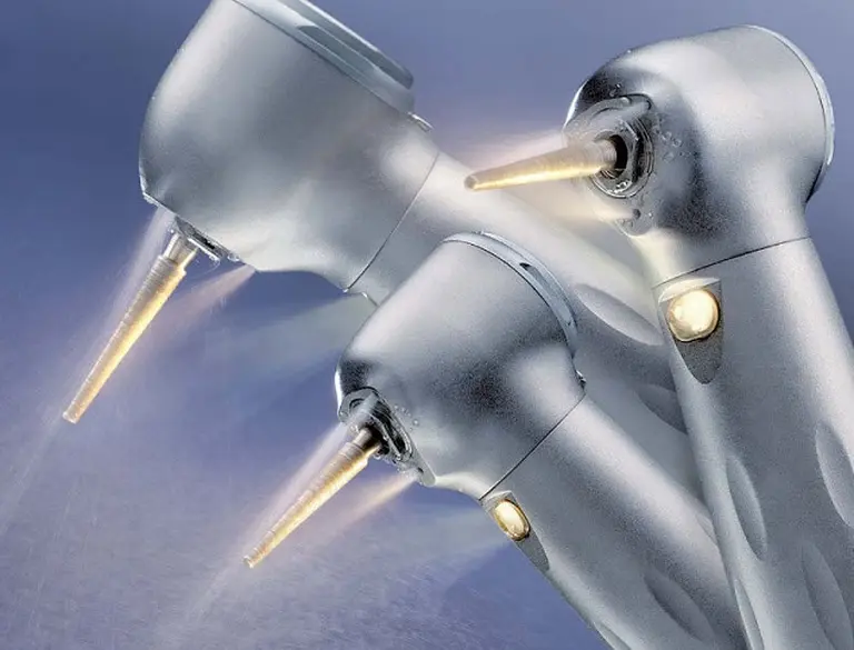 Chau torno: llega la pasta que repara los dientes mientras dormimos