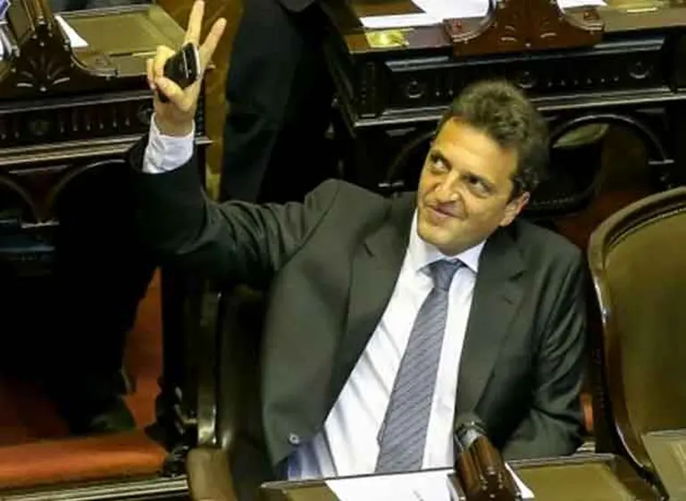 Massa va con proyecto propio sobre la ley antidespidos