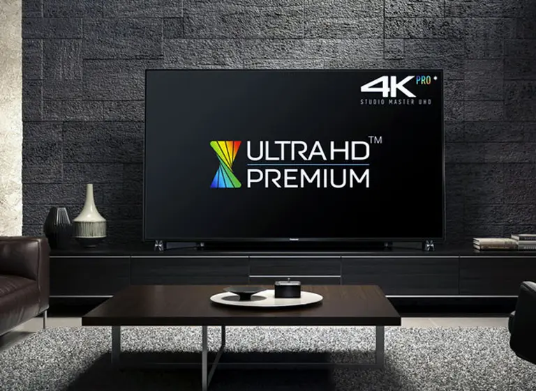 Panasonic lanza un "súper televisor" para ver cine en el hogar