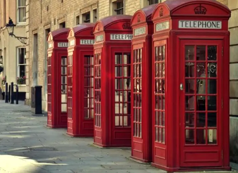 Las icónicas cabinas rojas de Londres se convierten en minioficinas