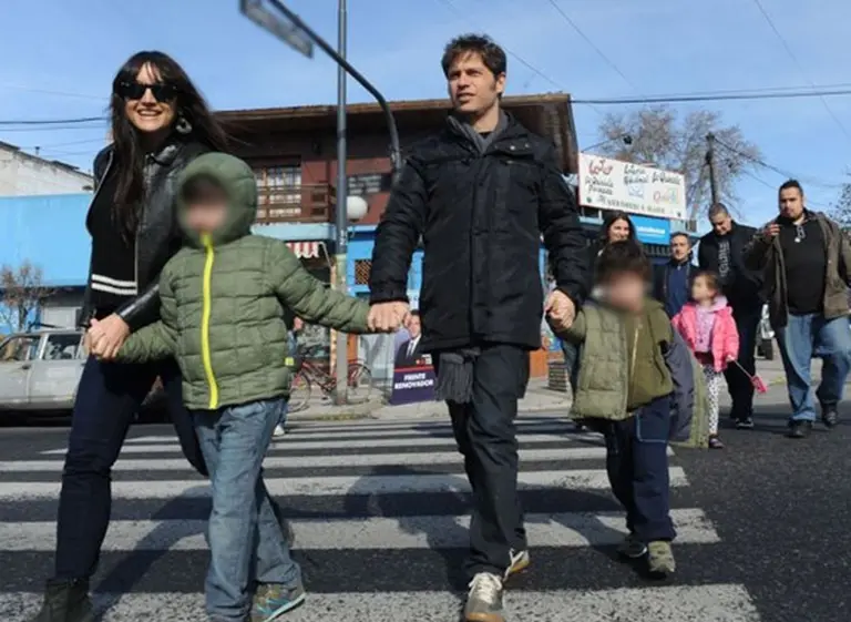 Atacaron a Kicillof junto a sus hijos en la entrada del colegio
