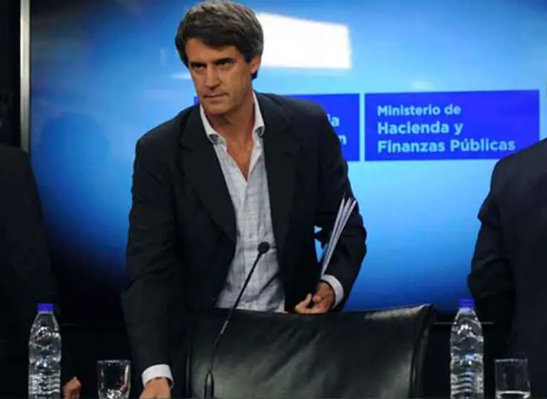 "A quienes no blanqueen, desde enero los vamos a ir a buscar", amenazó Prat Gay