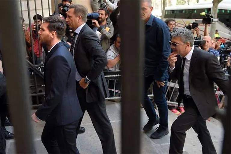 Acusan a la Fundación Messi de manejos irregulares con el dinero de proyectos sociales