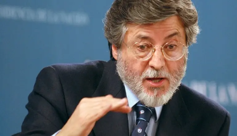 Con demoras, comienzan a devolver el recargo por compra de "dólar ahorro"