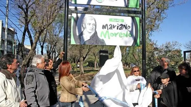 Inauguran la Plaza Mariano Moreno y ponen una imagen de Castelli