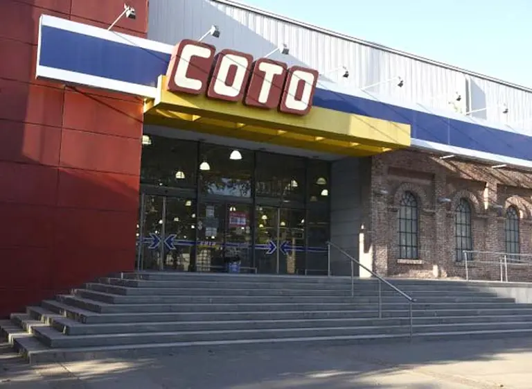 Coto: empleados cobraron en Rosario $3.500 menos al no trabajar domingos