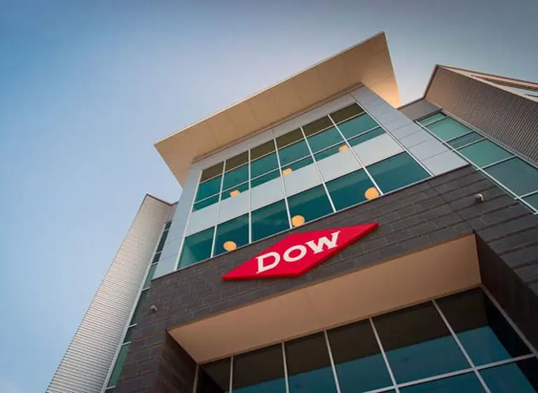 Dow Chemical y DuPont se unieron para crear un gigante de casi u$s60.000 M y anunciaron despidos