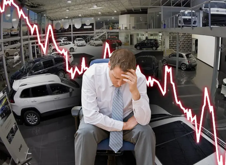 La producción de autos cayó más de un 8%