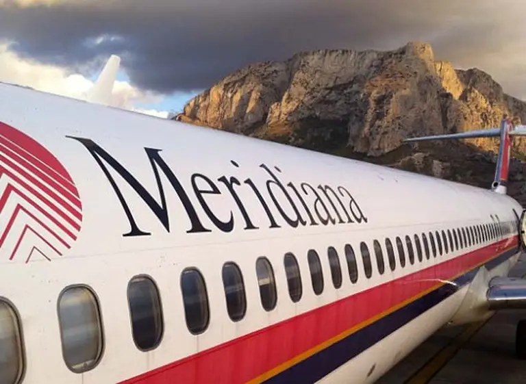 Tras 400 despidos una aerolí­nea entra en crisis por "epidemia" de bajas por enfermedad