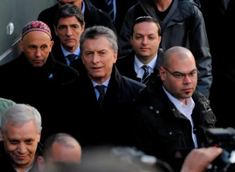 Macri se fue del acto por el atentado de la AMIA antes de los discursos