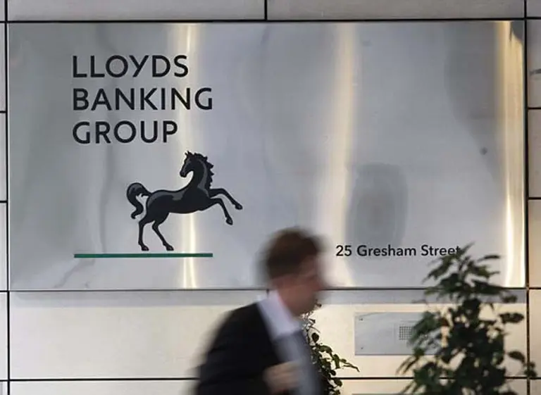 Lloyds Bank le compra a Bank of America su filial de tarjetas en Reino Unido