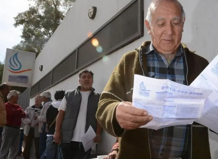Prohí­ben que las empresas de servicios cobren recargos a los usuarios que quieran darse de baja