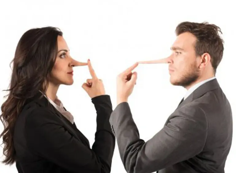 Diez signos que revelan cuándo una persona miente