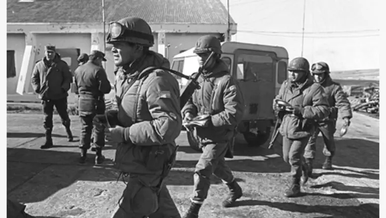 Apoyo de ex combatientes de Malvinas a Gómez Centurión: "Ponemos las manos en el fuego"