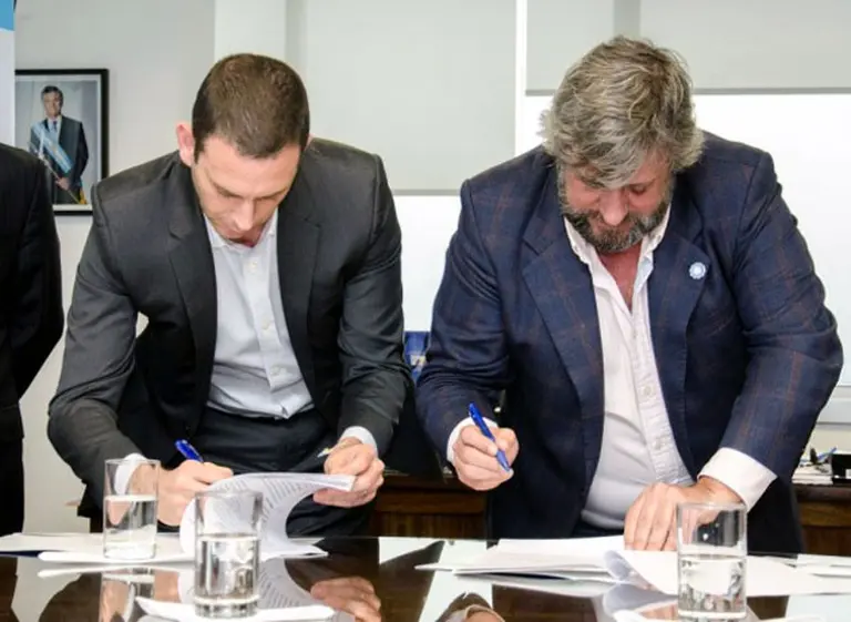 El Gobierno cerró un acuerdo con Microsoft para que ofrezca conectividad