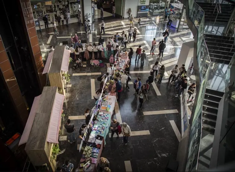 Feria de micro emprendimientos en Dot Baires y Abasto Shopping