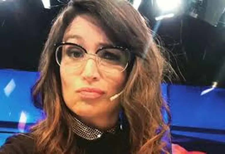 "Viejas chotas fascistas": Julia Mengolini sin filtro contra Mirtha y Susana