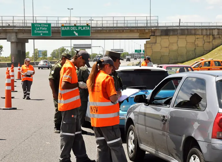 Suben multas en la Provincia y cruzar con el semáforo en rojo costará casi $20.000