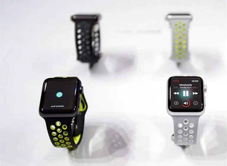 Apple lanzó la segunda generación de su "smartwatch" y nuevos auriculares