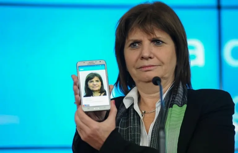 Le hackearon el Twitter a Patricia Bullrich: "Esta ginebra me pego fuerte"