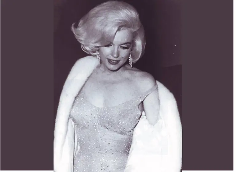 Subastan el vestido que Marilyn Monroe usó para cantarle el feliz cumpleaños a Kennedy