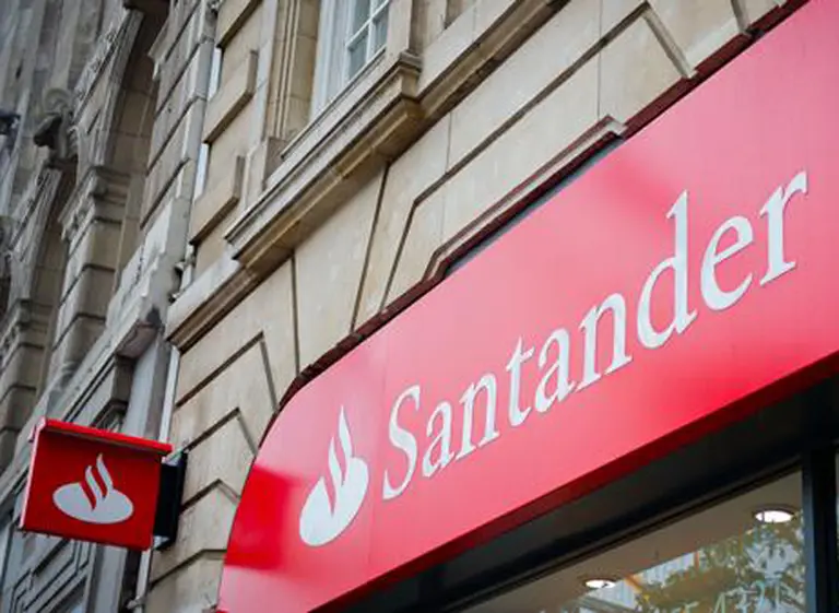 Santander negocia recompra del 50% de su división de gestión de activos